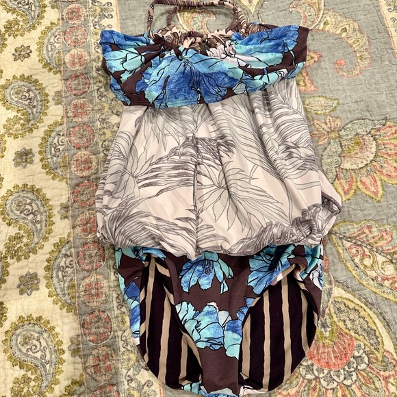 Maaji kids size 6 reversible swim suit - Picture 3 of 3